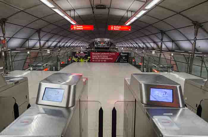 Vizcaya - Bilbao - estación de metro - interior.jpg